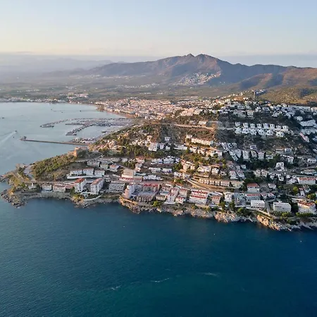 Apartman In Near Canyelles