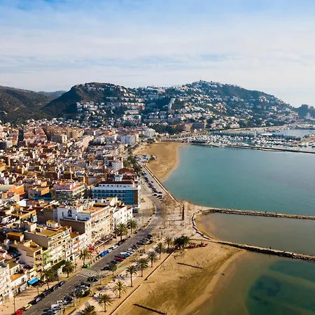 Apartman In Near Canyelles